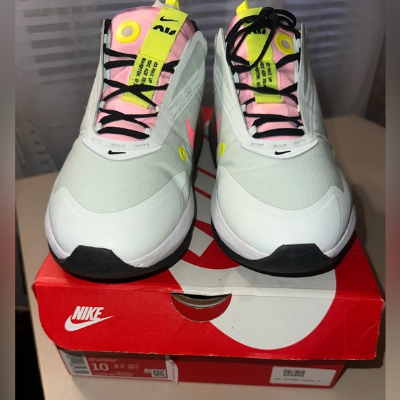 Barely Green/Black-Volt-Sunset Pulse- Size 10 - Picture 10 of 14